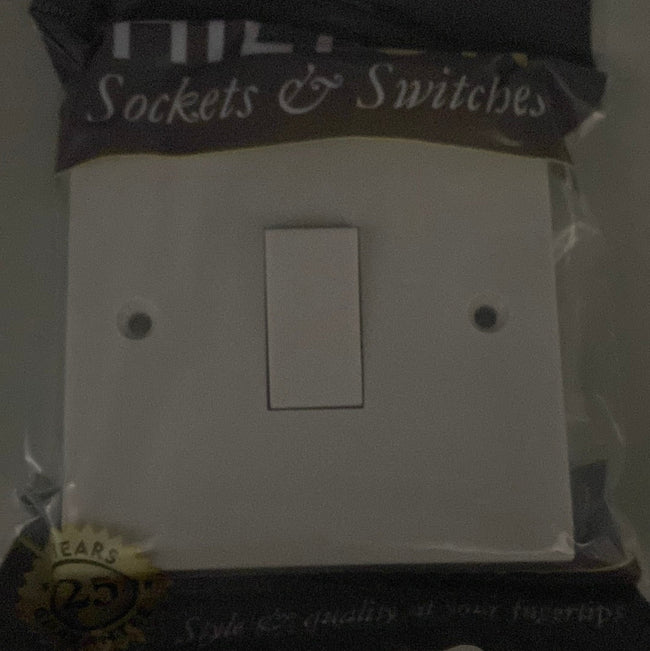 Light Switch White 10 Amp 1 Gang 2 Way